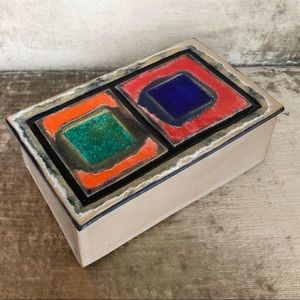 Ceramics and glass box